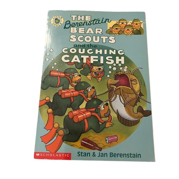 The Berenstain Bear Scouts And The Coughing Catfish Scholastic PB‎ Chapter Book - Picture 1 of 8